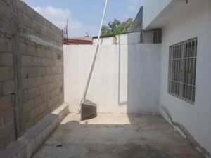 Se vende casa de 4 Recamaras, Col. Adriana Gabriela, con Agua Potable y Luz