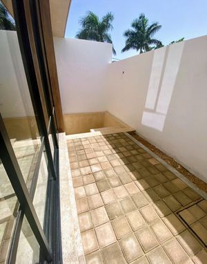 Townhouse VENTA con Alberca en Privada  Temozón, Mérida.