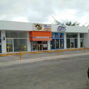 Dos Locales comerciales en Renta en Av Itzáez