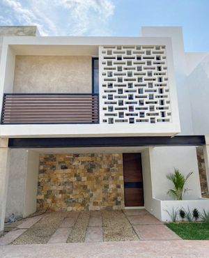 Townhouse /VENTA con Roof Top en Privada Cholul 27, Mérida.