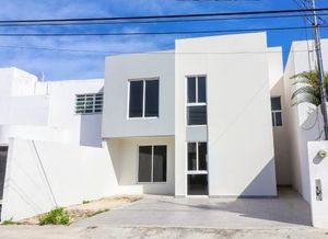 Casa Remodelada VENTA, 2 plantas en Francisco de Montejo, Mérida.