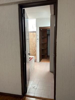 Vestidor y baño