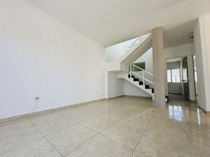 CASA EN VENTA EN EL FRACC LAS AMERICAS AMPLIOS ESPACIOS, EXCELENTE UBICACION