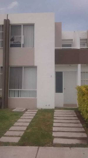 RENTO CASA EN CONDOMINIO  PUERTA NAVARRA