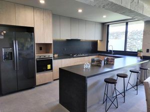 Casa en Venta en Lomas del Campanario, 3 Recámaras, Acabados de Lujo