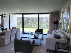 Casa en Venta en Lomas del Campanario, 3 Recámaras, Acabados de Lujo