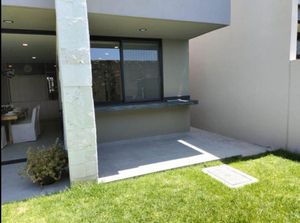 Casa en Venta en Lomas del Campanario, 3 Recámaras, Acabados de Lujo