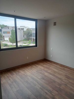 Casa en Venta Altozano, Estacionamiento Techado, Sala de Tv, Amplios Espacios