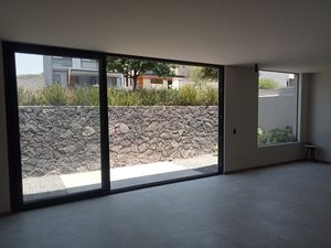 Casa en Venta Altozano, Estacionamiento Techado, Estudio o Recámara P/B