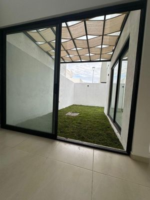 Casa en Venta Zibata,Doble Altura, 4 Recámaras, Roof Garden.