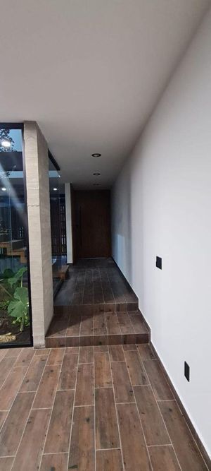 Casa en Venta Altozano, Jardín Interior, Cuarto de Servicio.