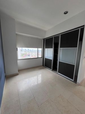 Venta de departamento en la torre 3 de High Towers Residencial