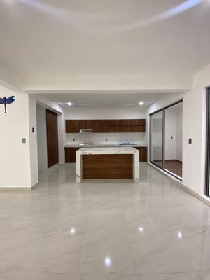 CASA EN VENTA CERCA A PLAZA GALERIAS