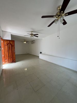 Casa en  venta frente a Puerto Cancun en Bonampak