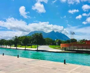 Local en renta a un lado del Museo de Historia de México