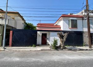 Casa en San Nicolas de Los Garza en frente de Las Arboledas.