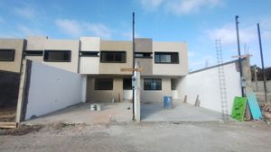 CUATRO CASAS EN RENTA MODERNAS