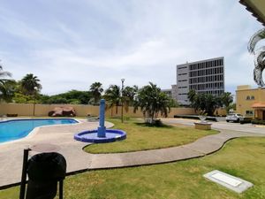 Se vende Residencia  en Fracc.  Puerta Real con alberca  $4,300,000 Villahermosa