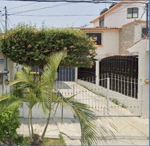 SE VENDE CASA EN REMATE EN FRACC. ALBORADA PRECIO $1,200,000. TUXTLA