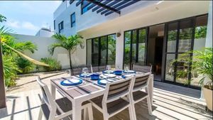 un comedor al aire libre en nuevo playa del sol