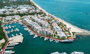 Beach front Marina &amp; Golf Luxe Condo