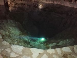 TERRENO CON CENOTE TIPO CAVERNA Y GRUTAS CERCA DE  VALLADOLID,TEKOM.