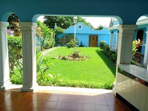 CASA COLONIAL EN AVENIDA ITZIMNÁ, MÉRIDA.