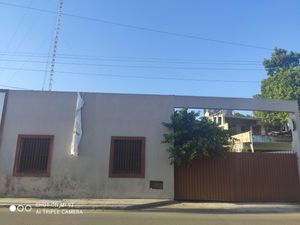 BODEGAS CON OFICINAS Y ESTACIONAMIENTO EN EL CENTRO DE MERIDA