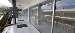 LOCAL EN PLANTA BAJA EN PLAZA COMERCIAL