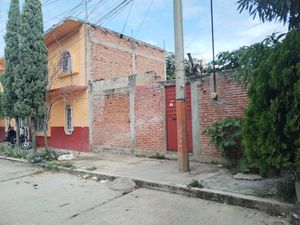 TERRENO EN MIRAVALLE  CON CASA PEQUEÑA