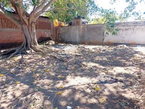 SE VENDE AMPLIO TERRENO EN EL CENTRO DE VILLAFLORES