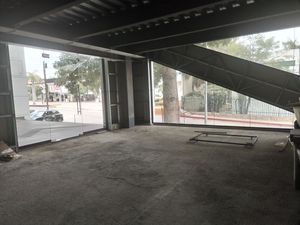 SE RENTA AMPLIO LOCAL PLANTA BAJA PLAZA WOMPANA