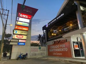 LOCAL PARA COMIDA EN PLAZA COMERCIAL