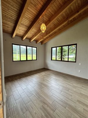 **Casa en Renta en Acatitlán, Valle de Bravo  Ubicación Estratégica