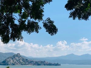 En venta increíble propiedad con espectacular vista al lago de Valle de Bravo