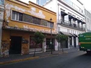 centrico edificio con departamentos y locales