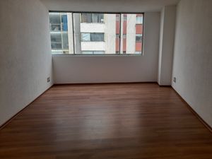 Excelente ubicación. Departamento en venta con balcón