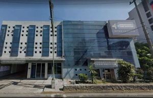 Edificio con 2 torres  Uso de suelo Comercial en Ermita Iztapalapa