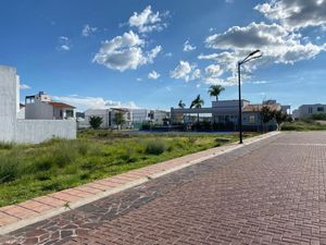 Terreno en esquina en Ciudad Maderas Marqués