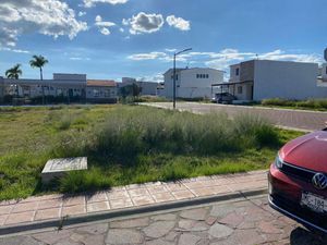 Terreno en esquina en Ciudad Maderas Marqués