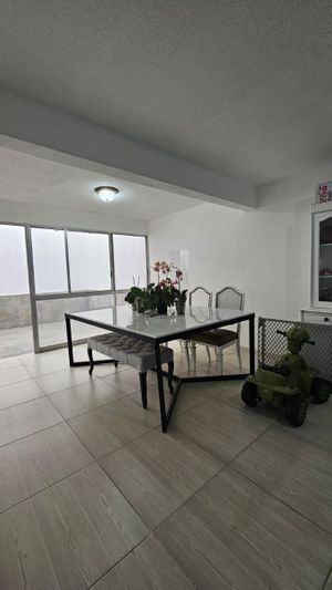 CASA EN VENTA EN LOMAS 4ta. SECCION