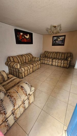 CASA EN VENTA EN HIMNO NACIONAL CON 4 RECAMARAS