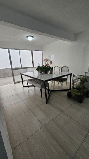 CASA EN VENTA EN LOMAS 4ta. SECCION