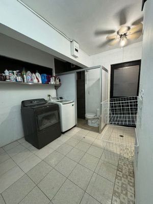 Casa en Venta en Zona Sur/Carretera Nacional en Fraccionamiento Privado