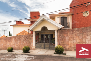 Se vende Casa en Fracc. Lomas del Sahuatoba