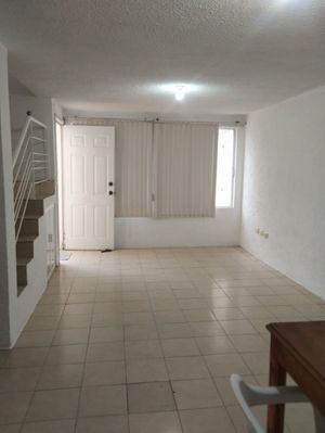 VENTA CASA TRES RECÁMARAS,  ESQ  FRACC. JACARANDAS CERCA  PLAZA  EL JUGUETE