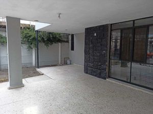 CASA EN VENTA EN MITRAS NORTE