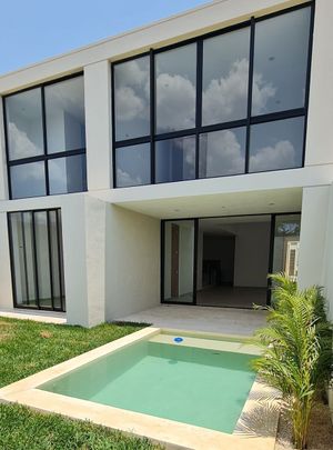 Casa en Temozon Norte, recamara en planta baja y piscina