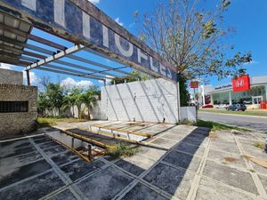 TERRENO EN  VENTA,CIRCUITO COLONIAS, CON PEQUEÑA CONSTRUCCION