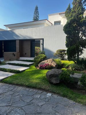 CASA EN RENTA DENTRO DE CONDOMINIO PRIVADO CERCA DE COLOMOS AV. PATRIA